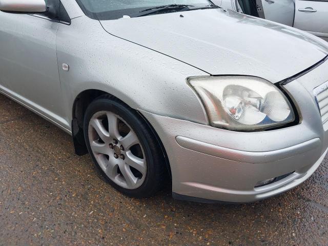 2004 TOYOTA AVENSIS T4