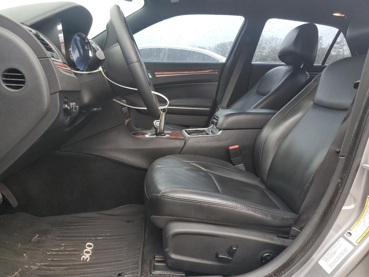 2014 Chrysler 300 - Image 7