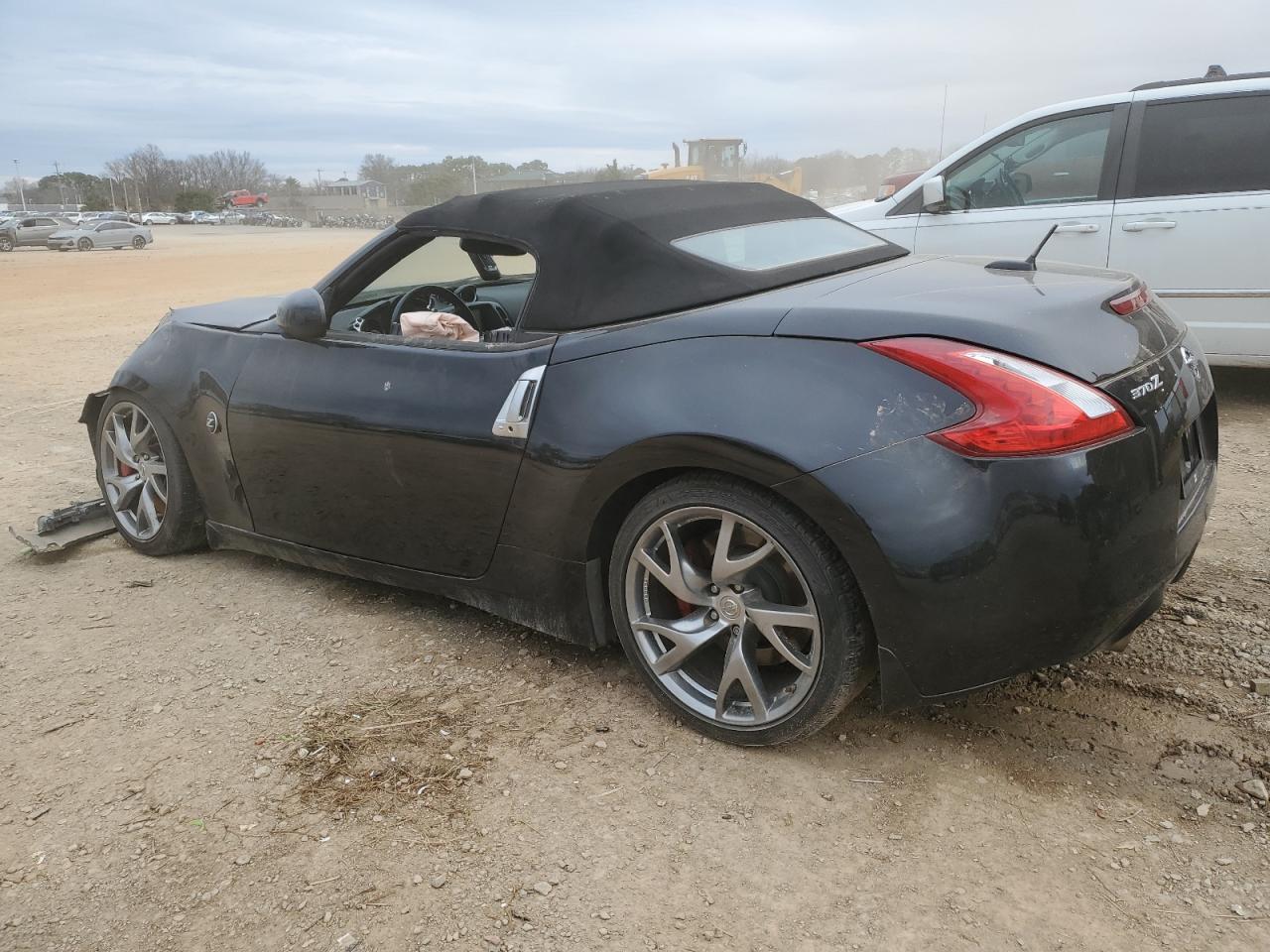 2016 Nissan 370Z - Image 2