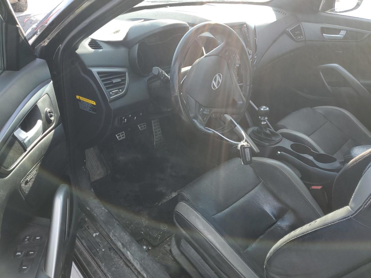 2016 Hyundai Veloster - Image 8