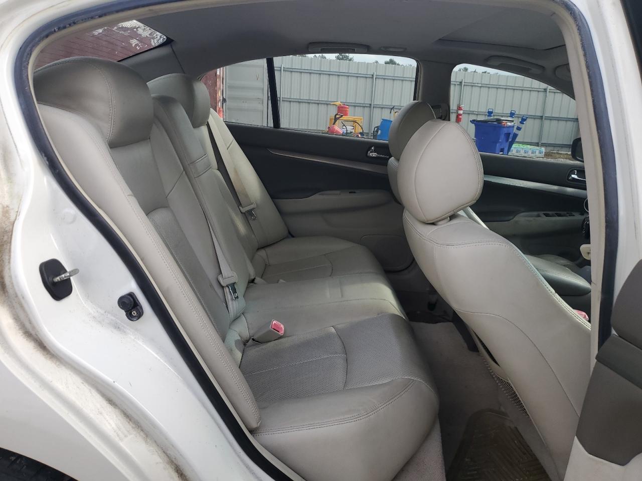2010 Infiniti G - Image 10