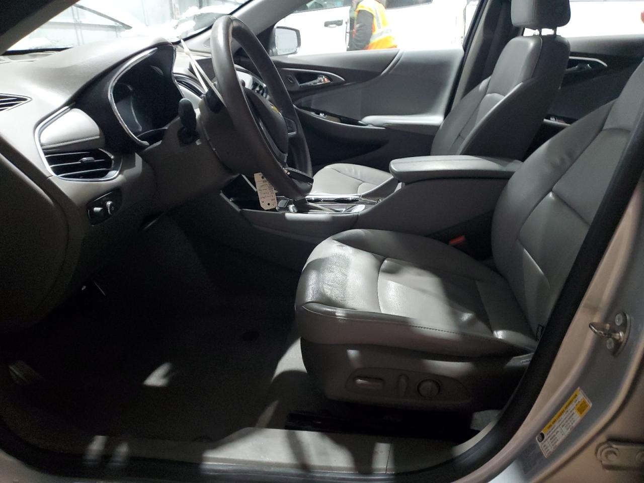 2017 Chevrolet Malibu - Image 7