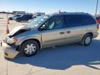 2003 Chrysler Town & Country Lx   zu verkaufen in Grand Prairie, TX - Front End