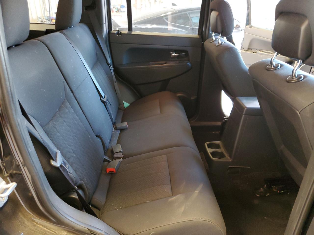 2012 Jeep Liberty (North America) - Image 11