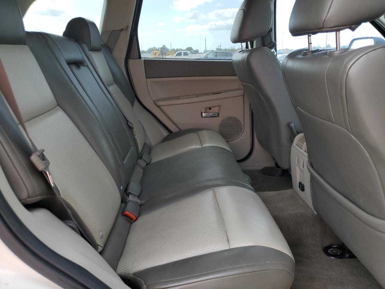 2008 Jeep Grand Cherokee - Image 11