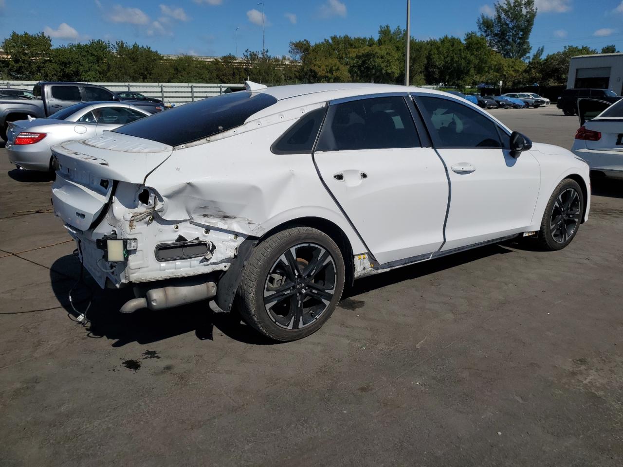 2021 Kia K5 - Image 3