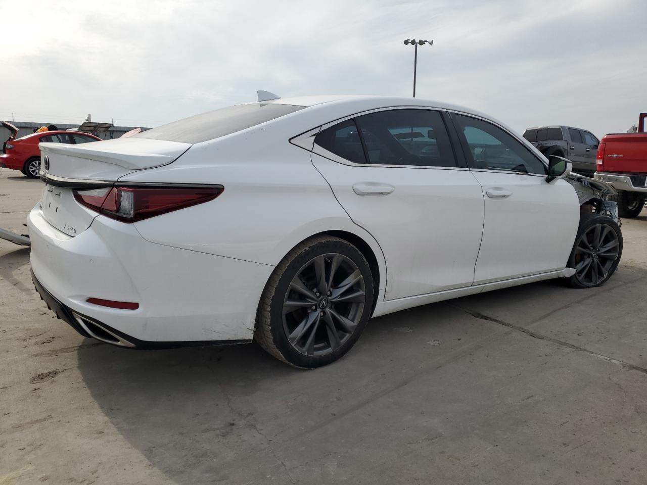 2021 Lexus ES - Image 3