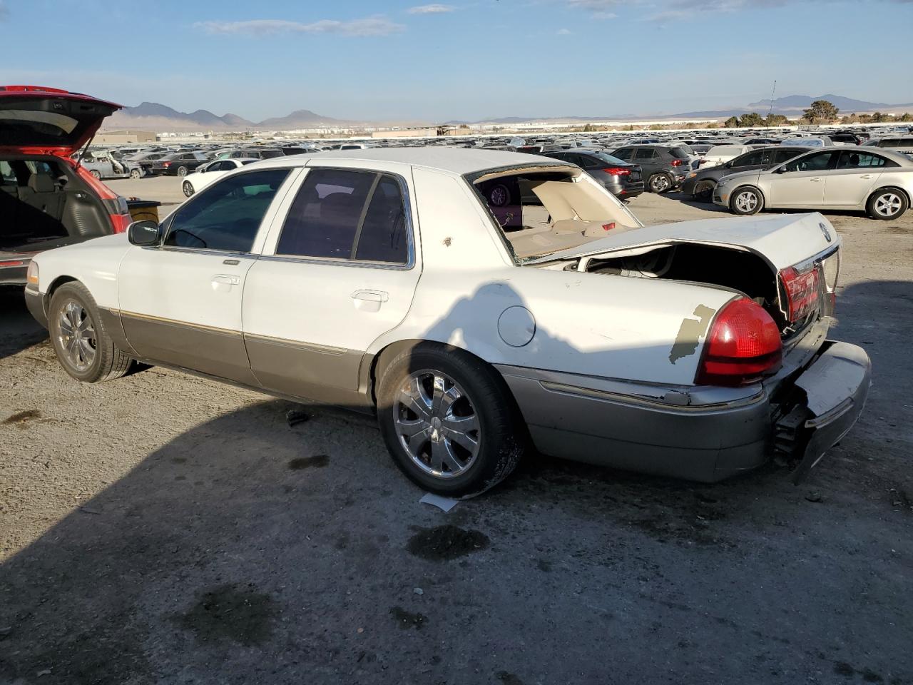 2005 Mercury Grand Marquis - Image 2