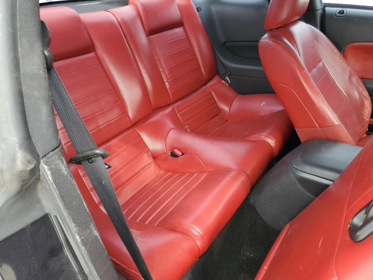 2005 Ford Mustang - Image 10
