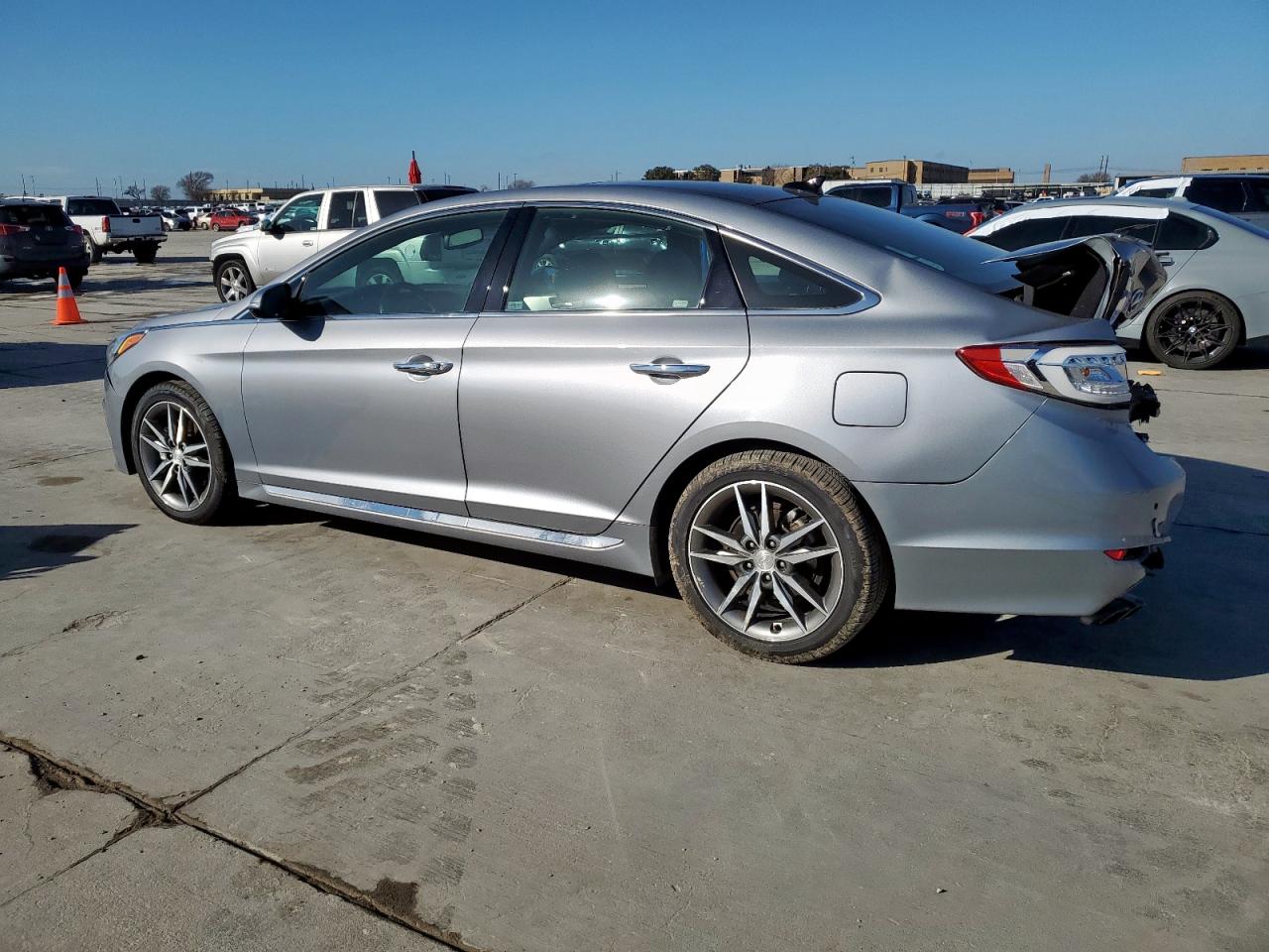 2015 Hyundai Sonata - Image 2