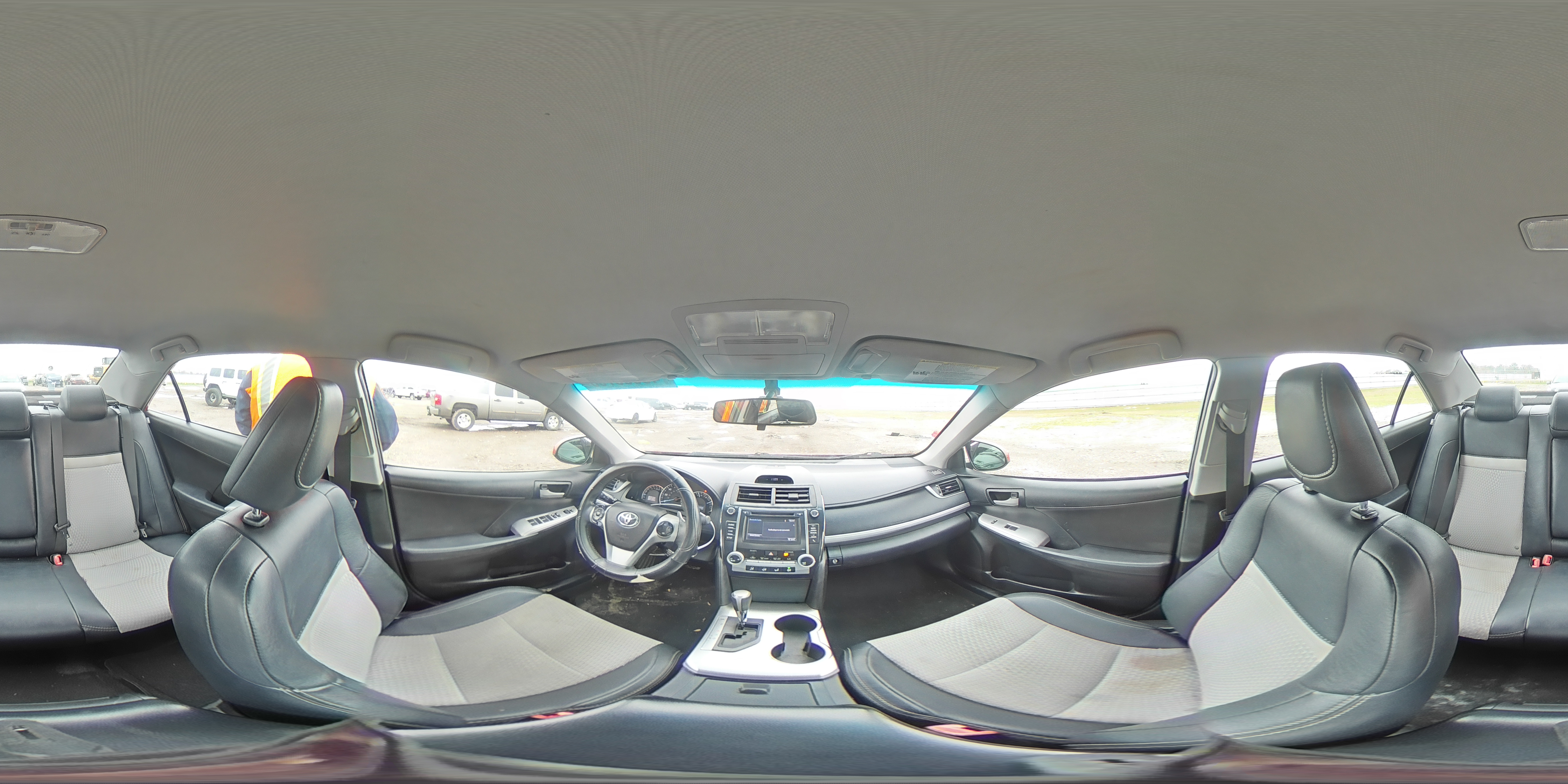 2014 Toyota Camry - Image 13
