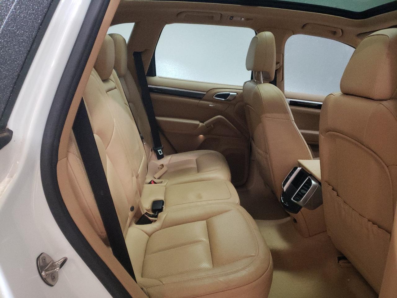 2015 Porsche Cayenne - Image 11