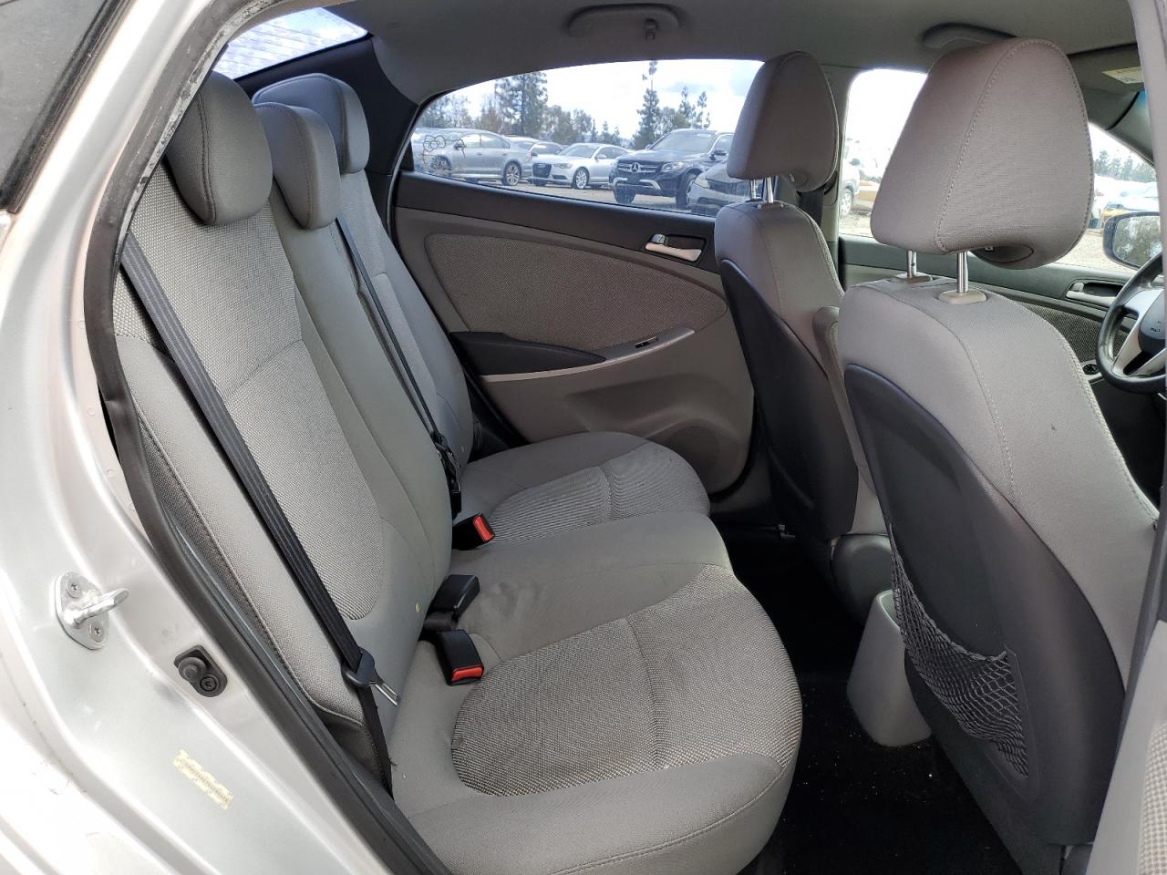 2013 Hyundai Accent - Image 10