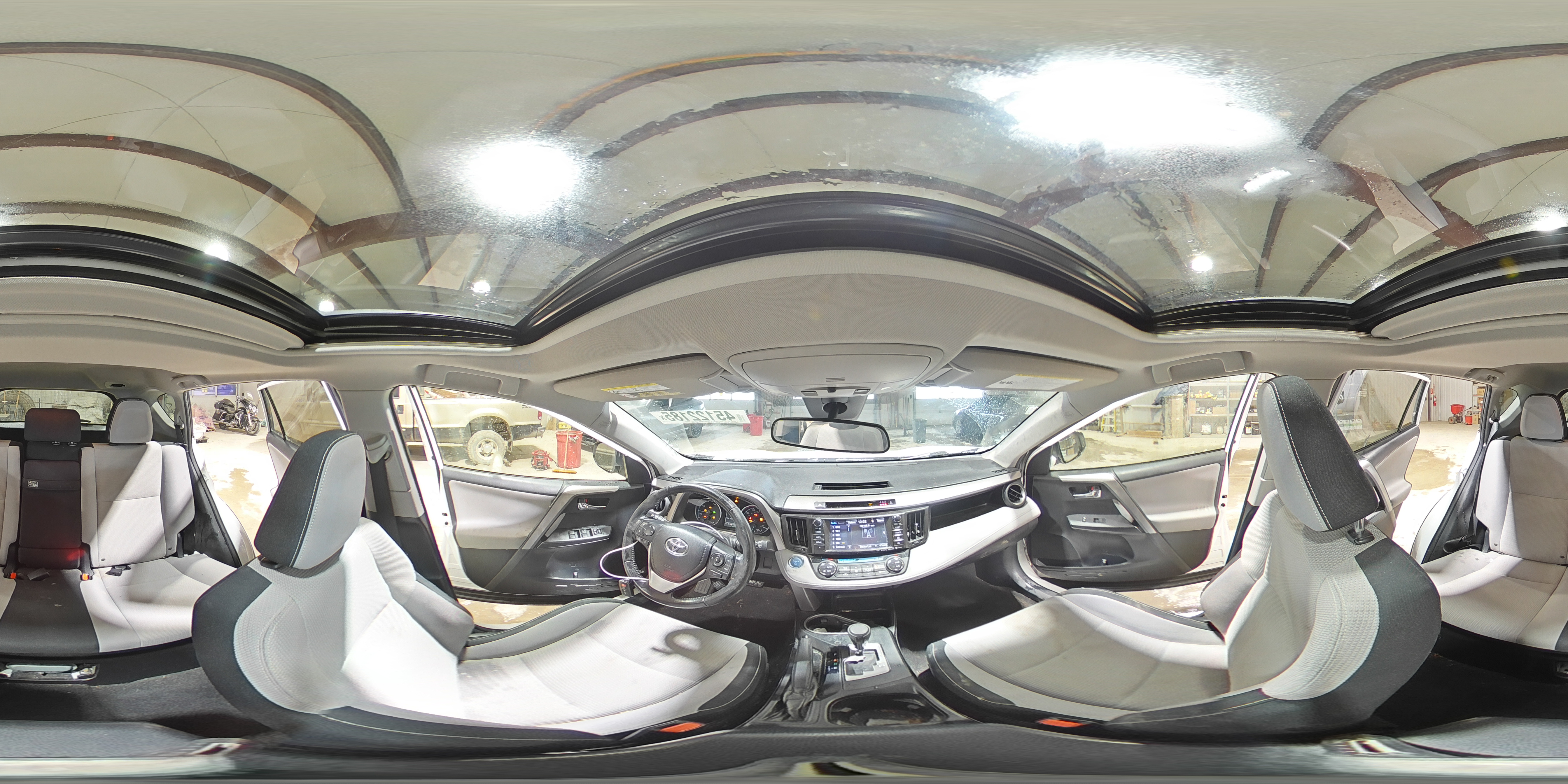 2017 Toyota RAV 4 - Image 14