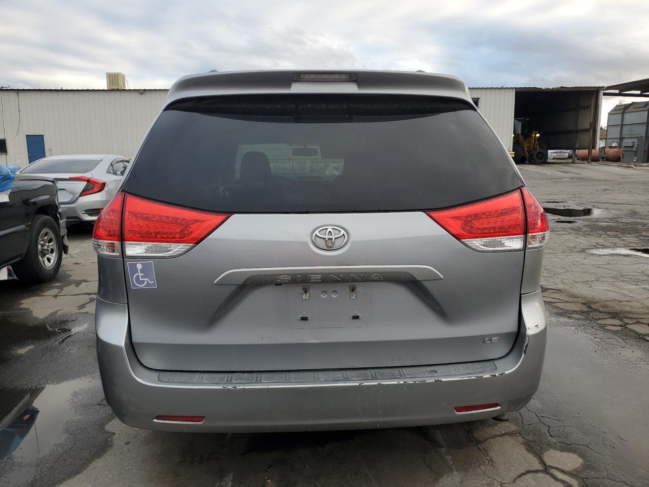 2012 Toyota Sienna - Image 6