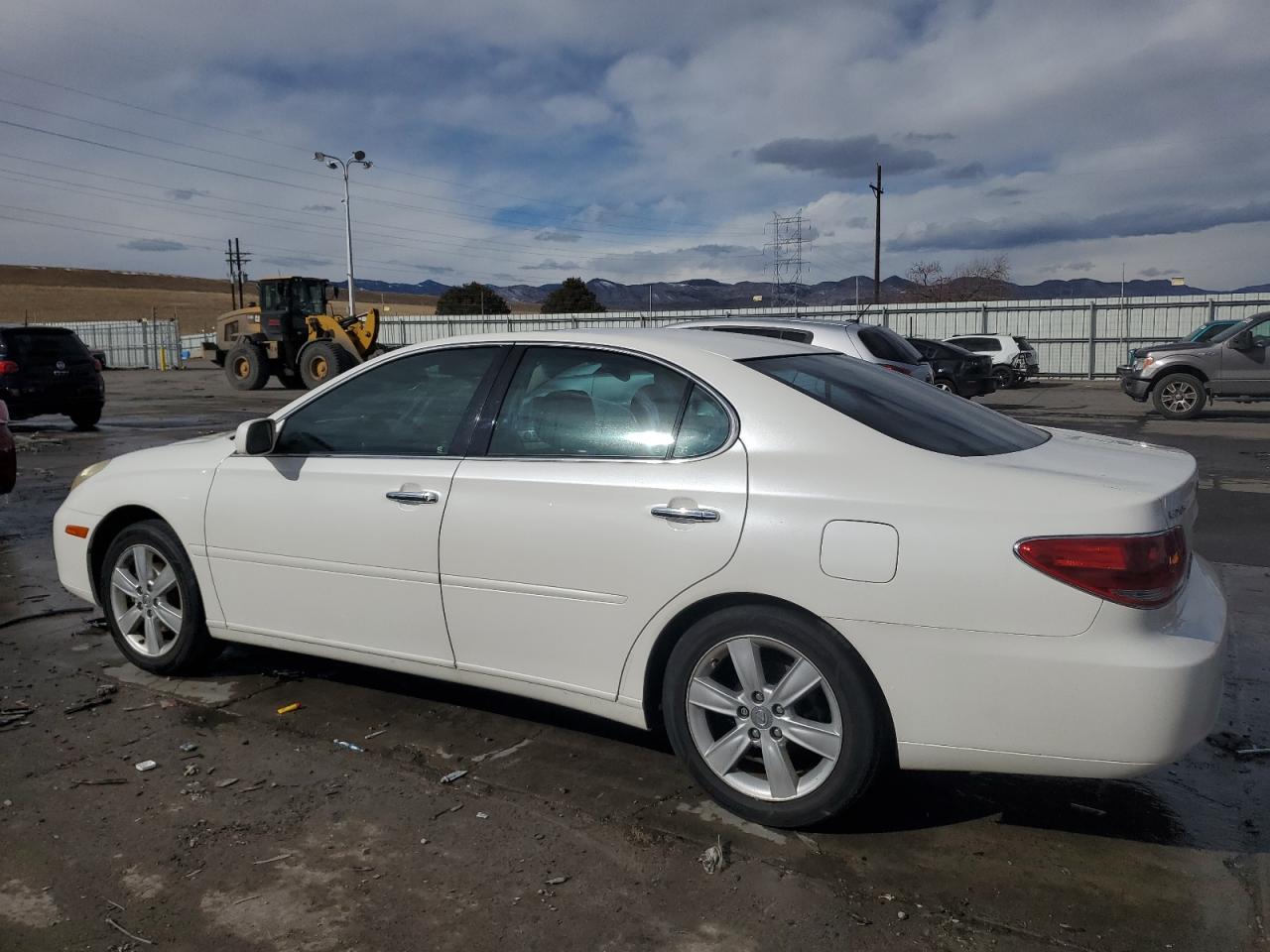 2005 Lexus ES - Image 2