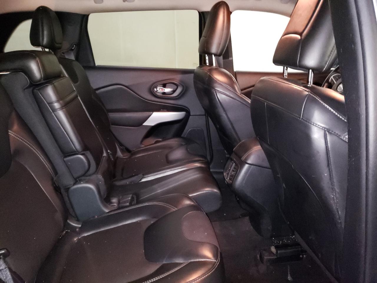 2018 Jeep Grand Cherokee - Image 11
