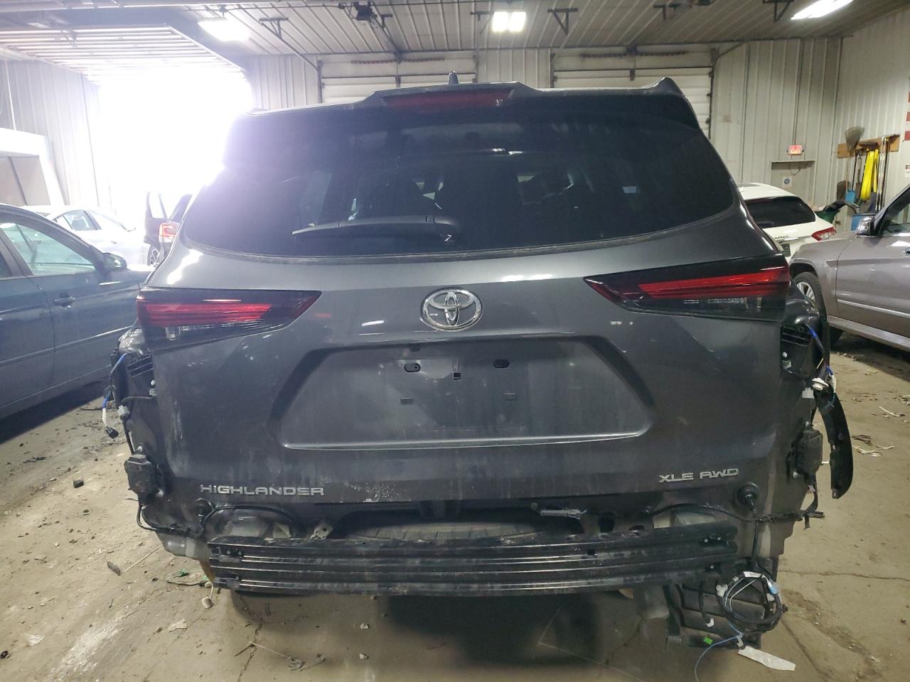 2024 Toyota Highlander - Image 6
