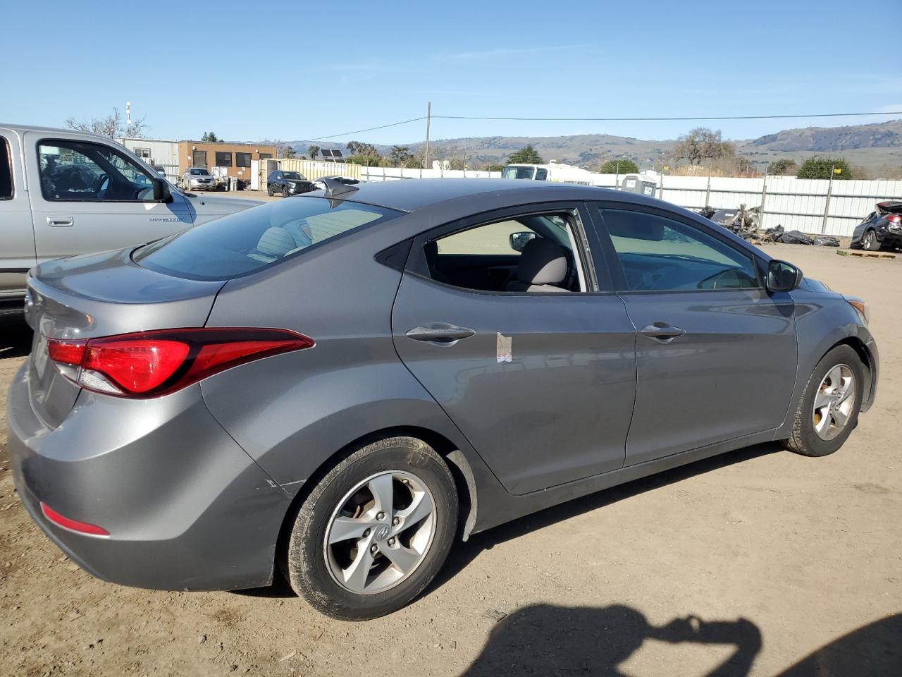 2014 Hyundai Elantra - Image 3