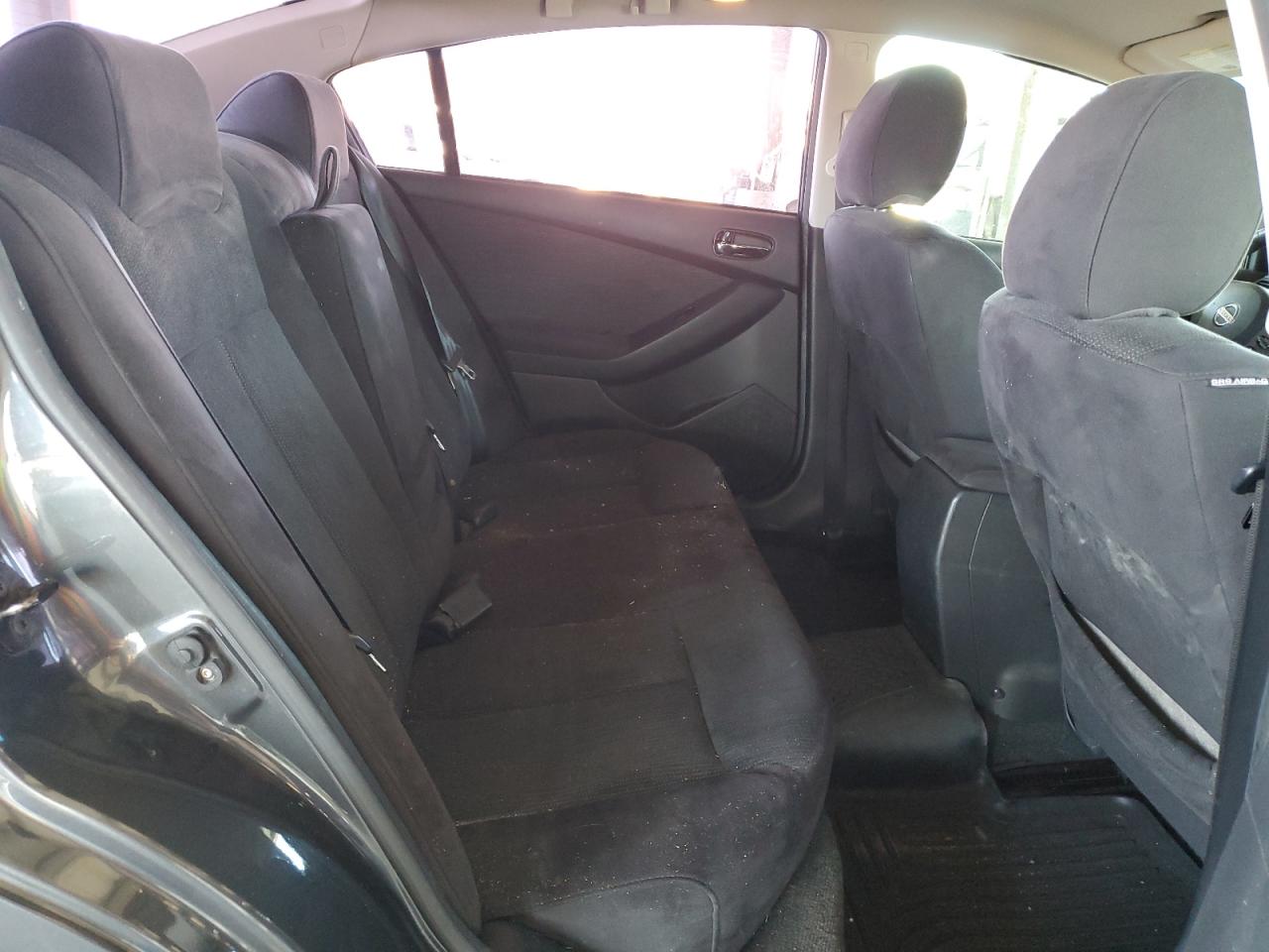 2010 Nissan Altima - Image 10