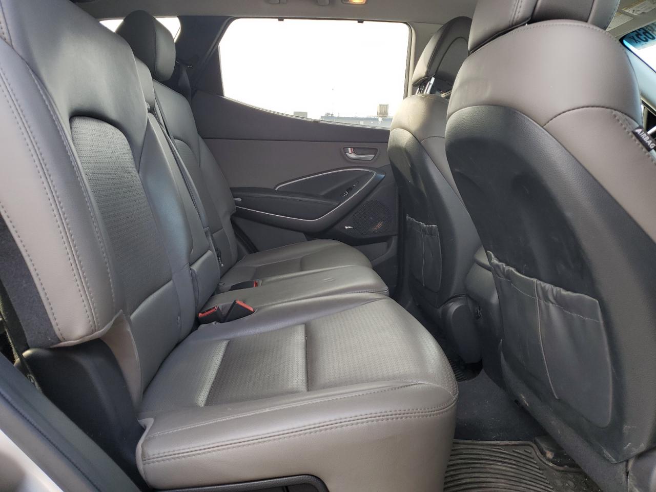 2014 Hyundai Santa Fe - Image 10