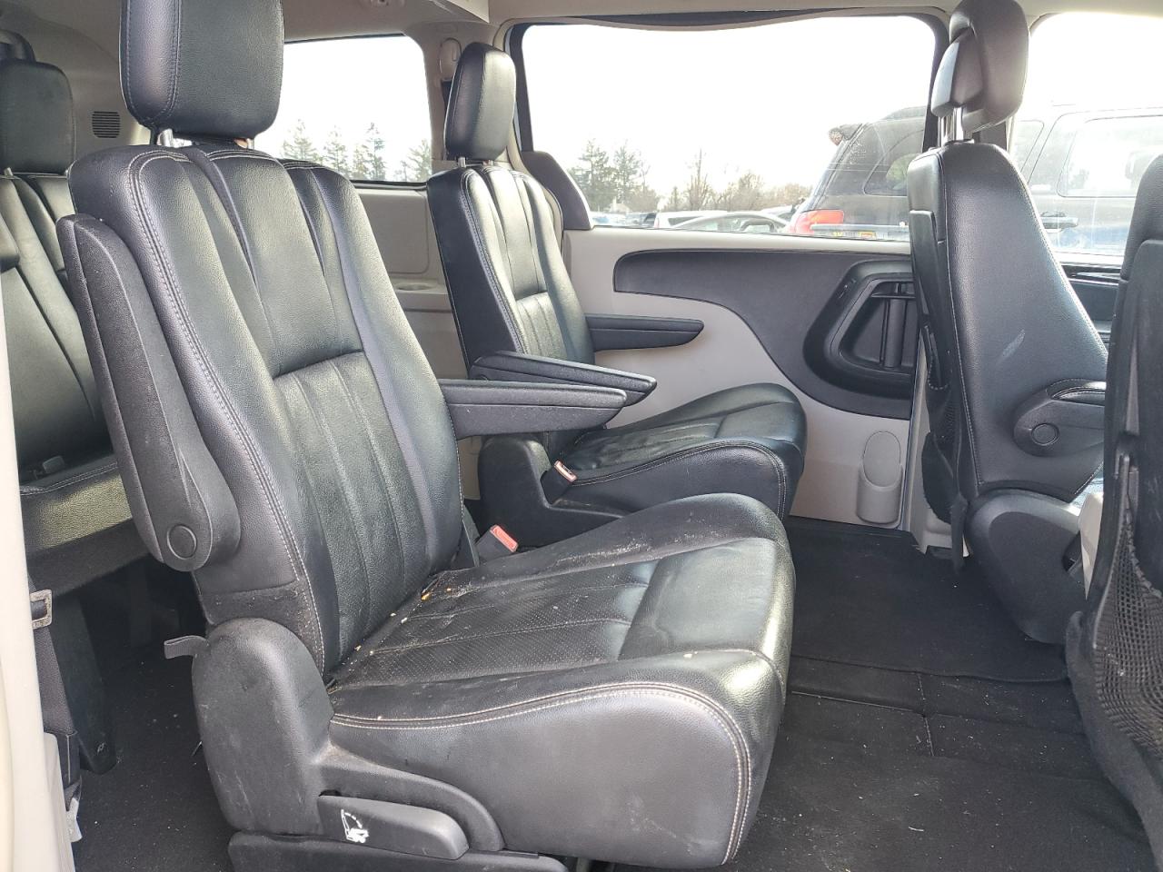 2012 Chrysler Town & Country - Image 11