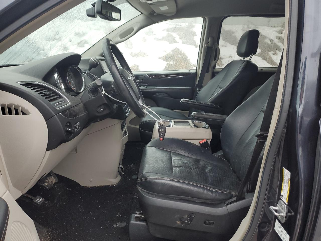 2013 Chrysler Town & Country - Image 7