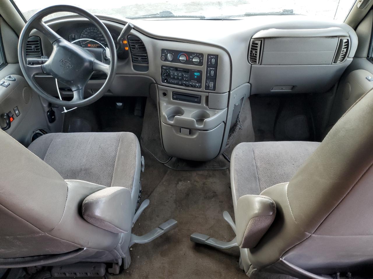 2002 Chevrolet Astro - Image 8