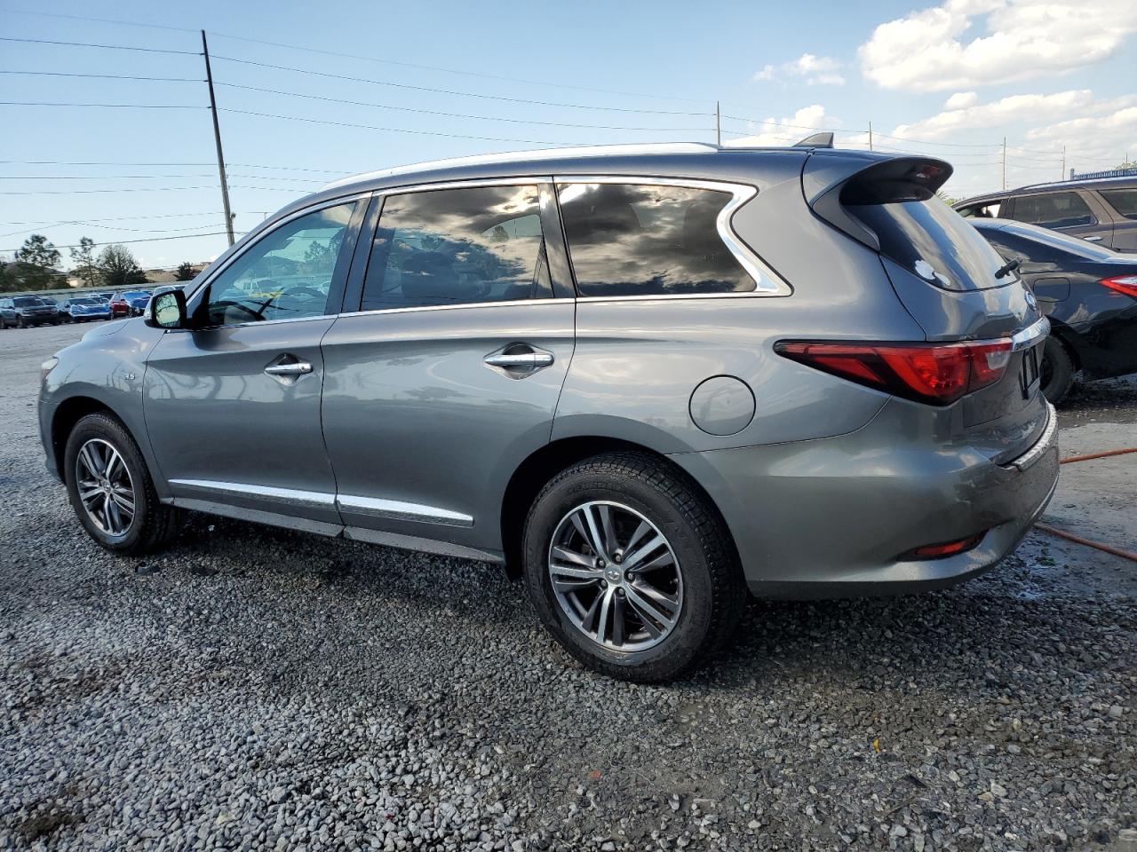 2017 Infiniti QX60 - Image 2