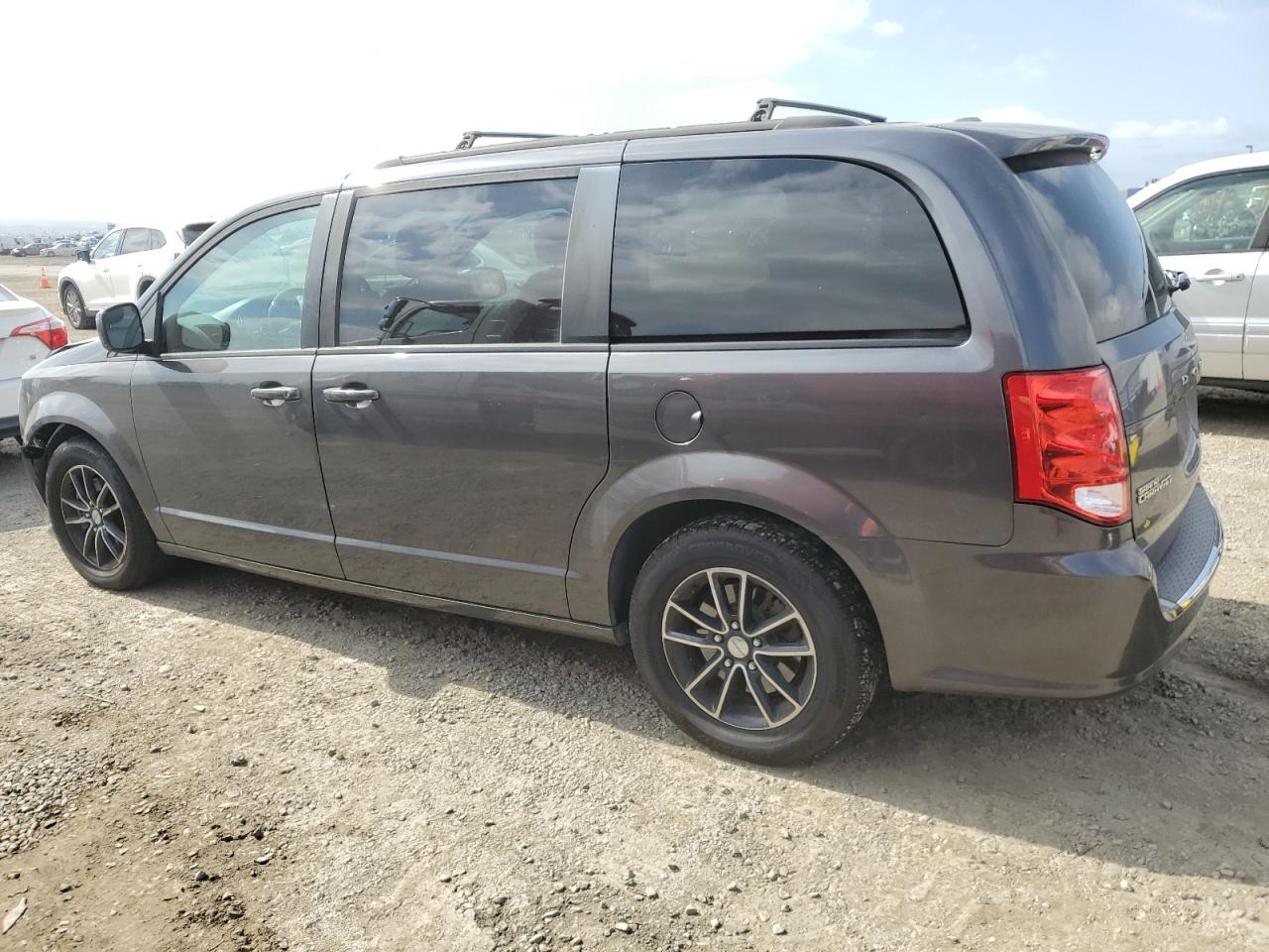 2018 Dodge Caravan - Image 2