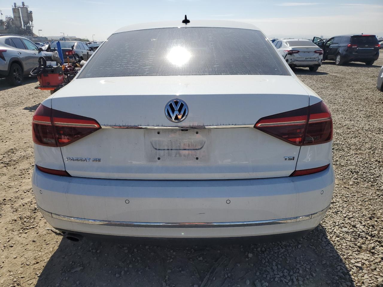 2017 Volkswagen Passat - Image 6