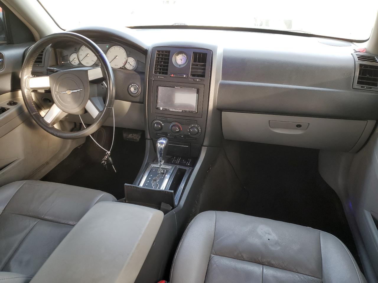 2006 Chrysler 300 - Image 8