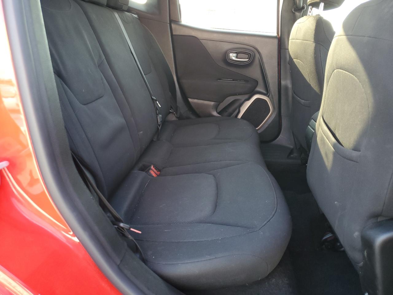 2017 Jeep Renegade - Image 11