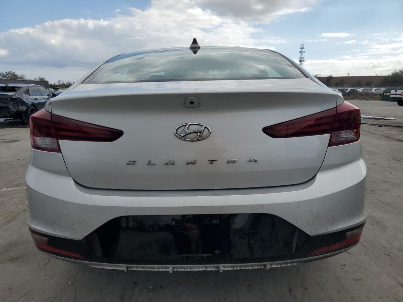 2020 Hyundai Elantra - Image 6
