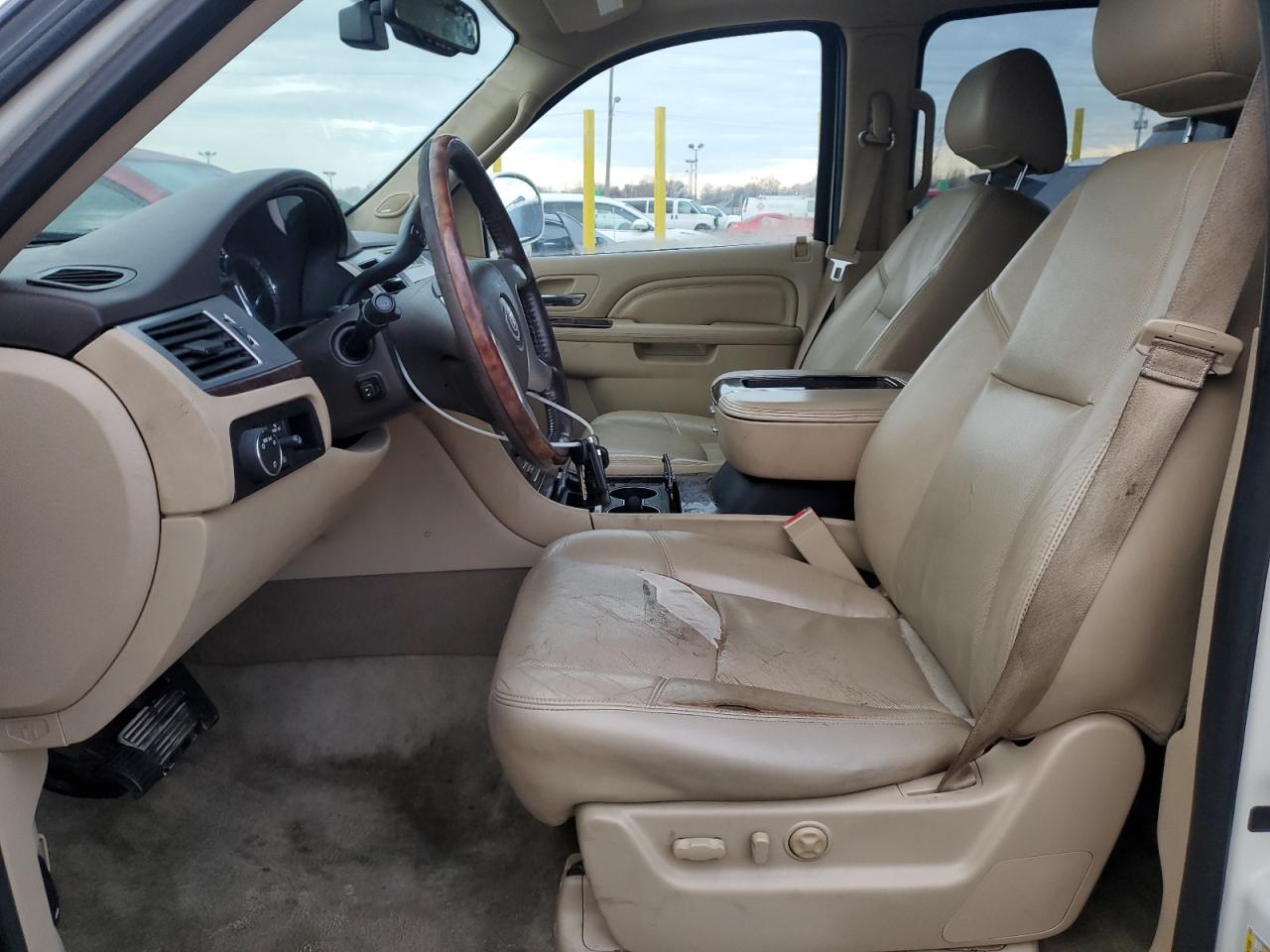 2014 Cadillac Escalade - Image 7