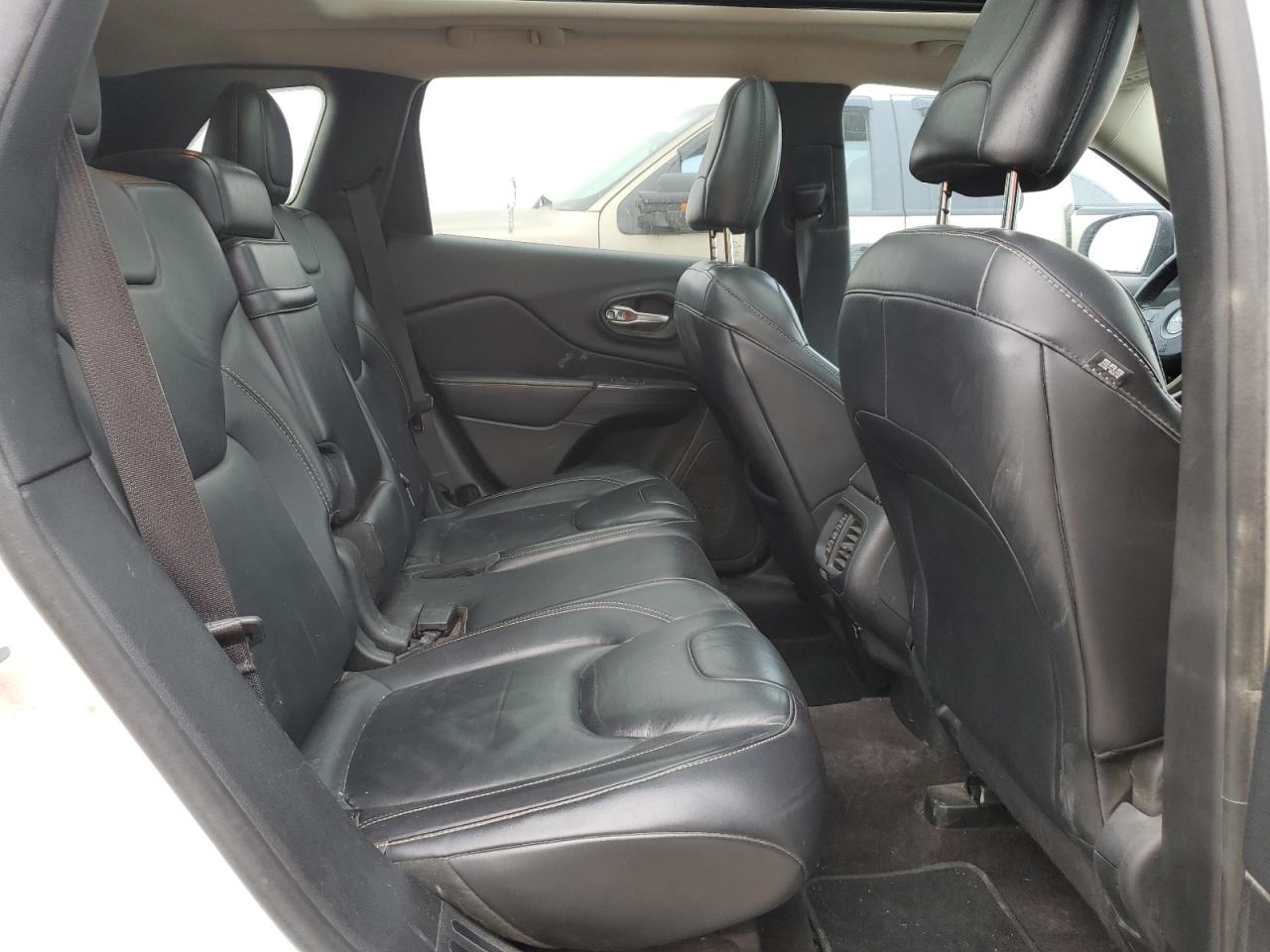 2016 Jeep Grand Cherokee - Image 11