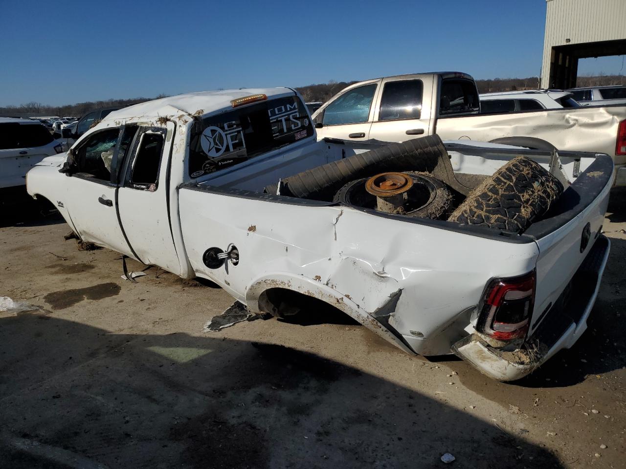 2004 Nissan Titan - Image 2