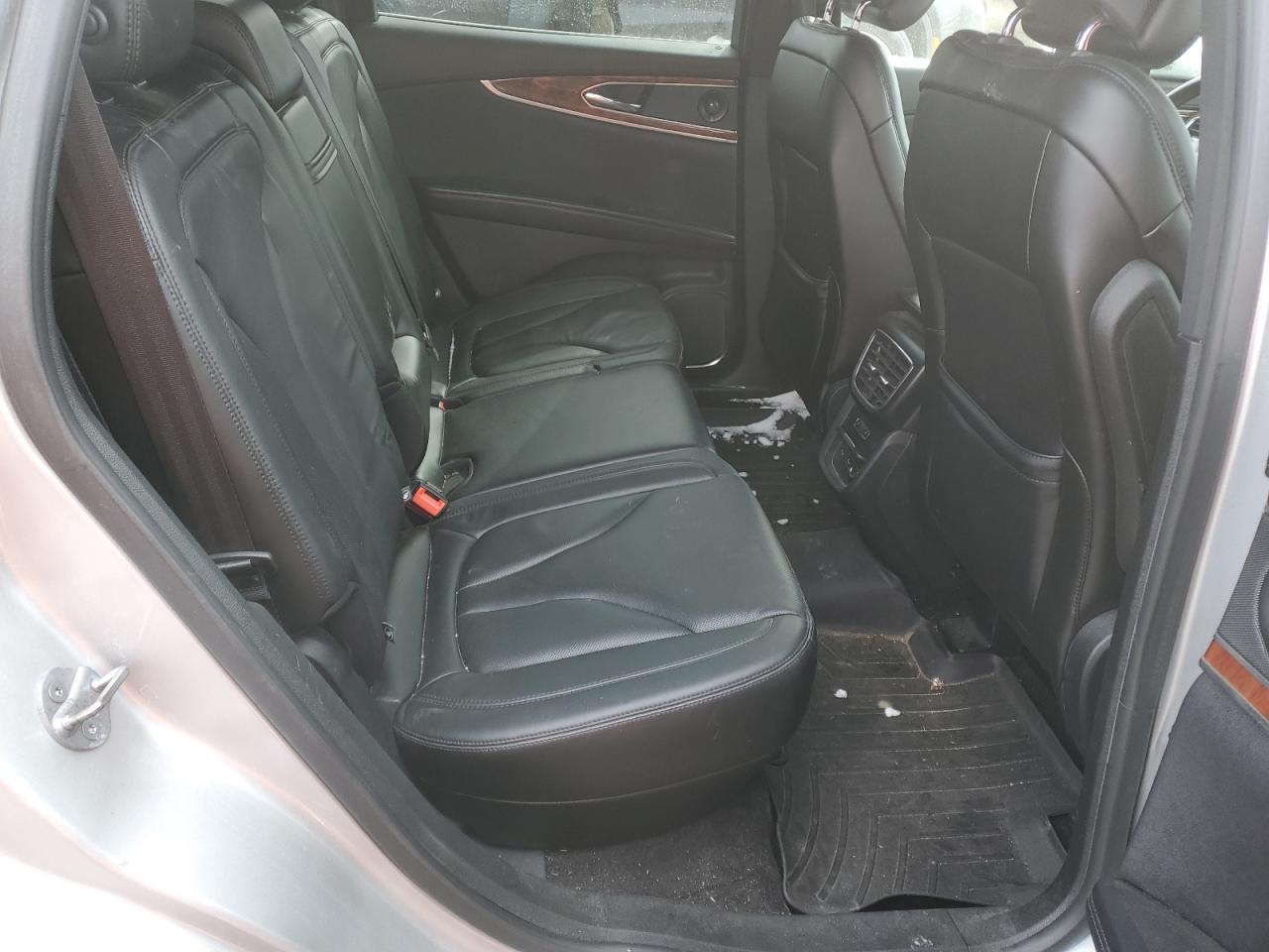 2017 Lincoln MKX - Image 10