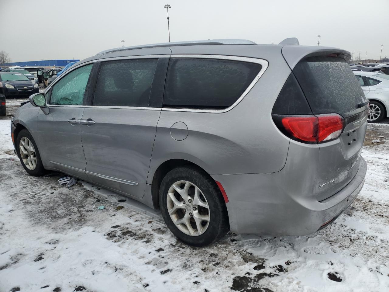 2017 Chrysler Pacifica - Image 2