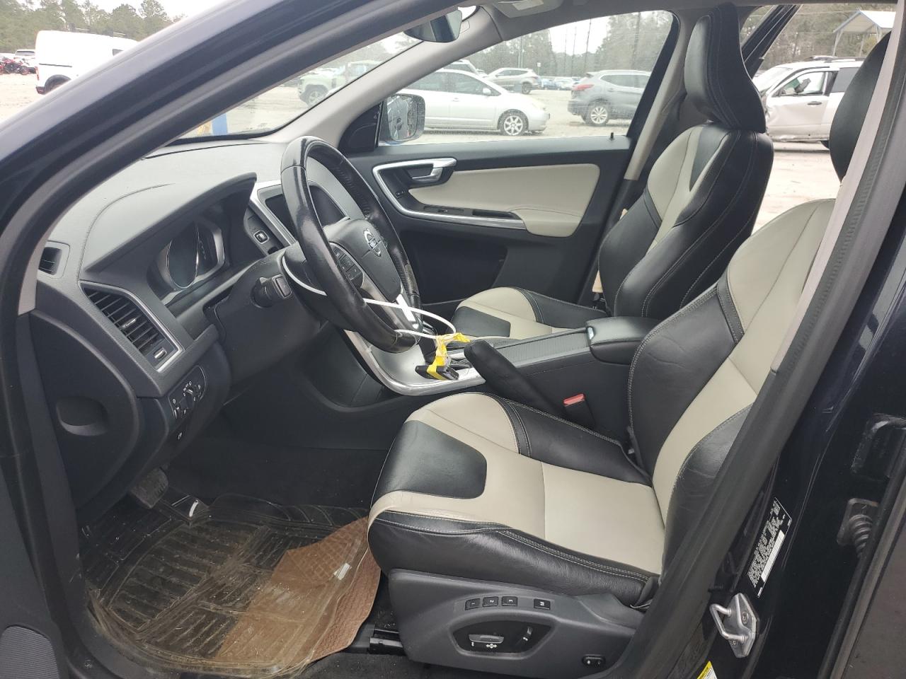 2017 Volvo XC60 - Image 7