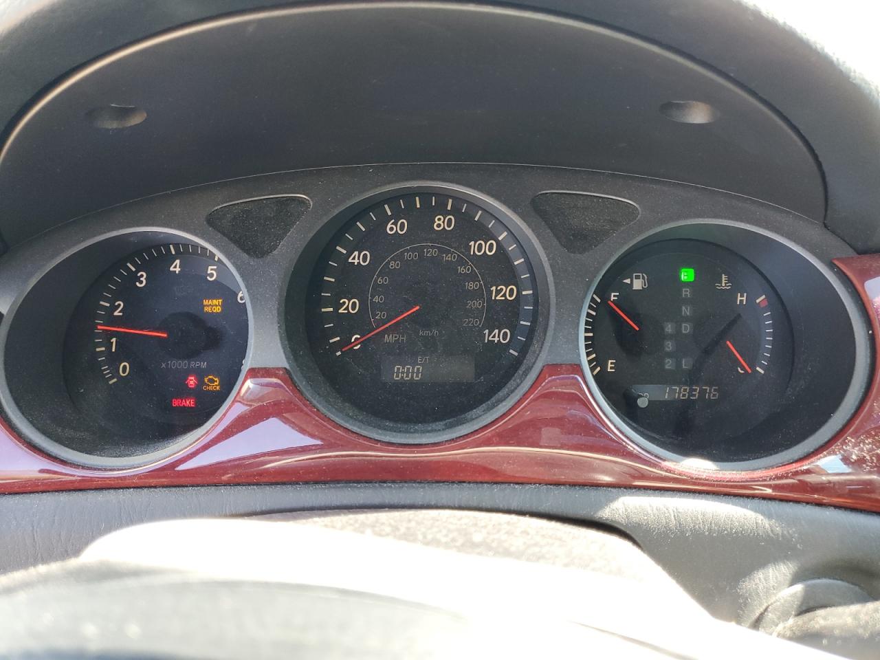 2004 Lexus ES - Image 9