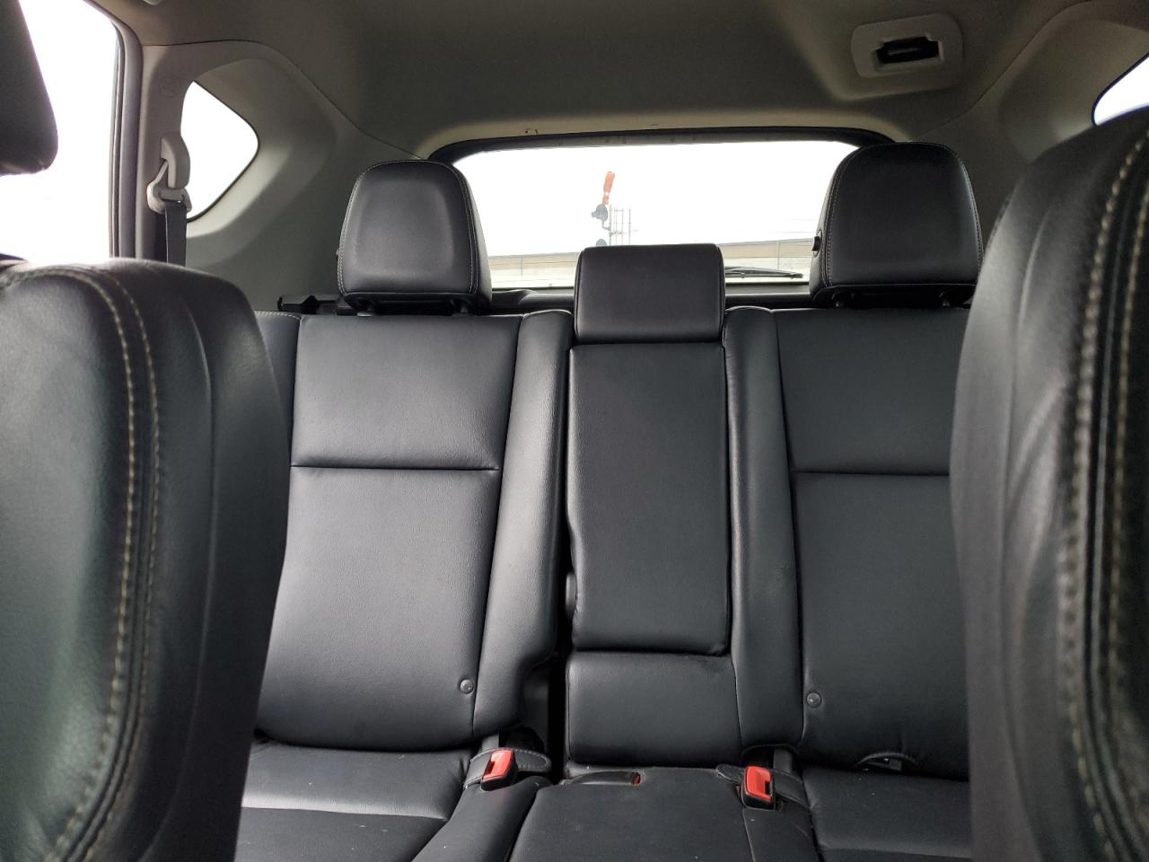 2015 Toyota RAV 4 - Image 10