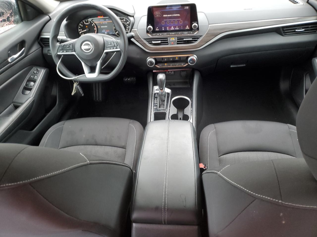 2024 Nissan Altima - Image 8