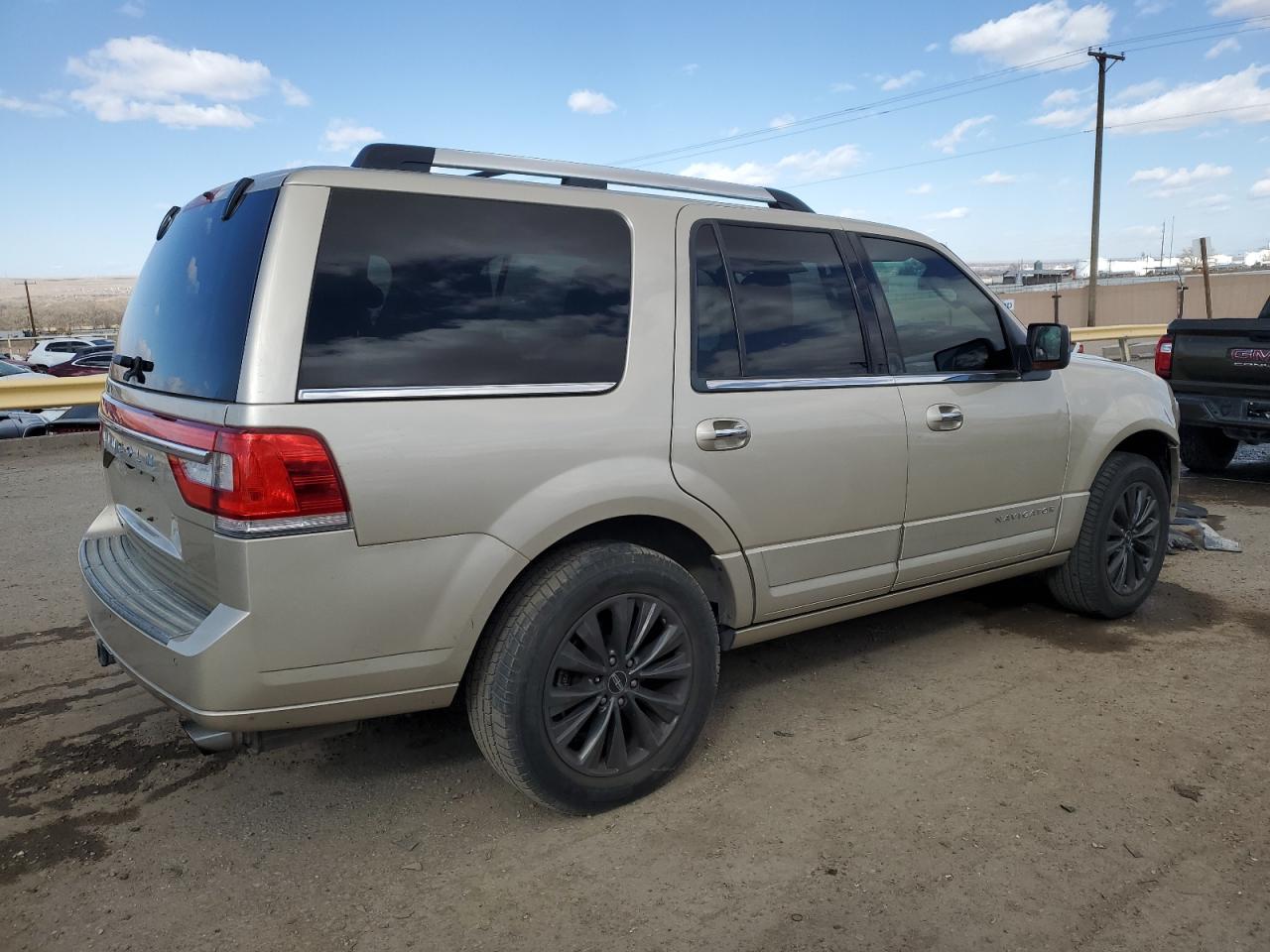 2017 Lincoln Navigator - Image 3