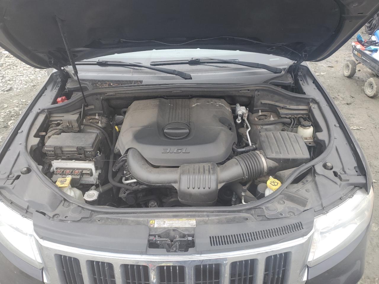 2011 Jeep Grand Cherokee - Image 12