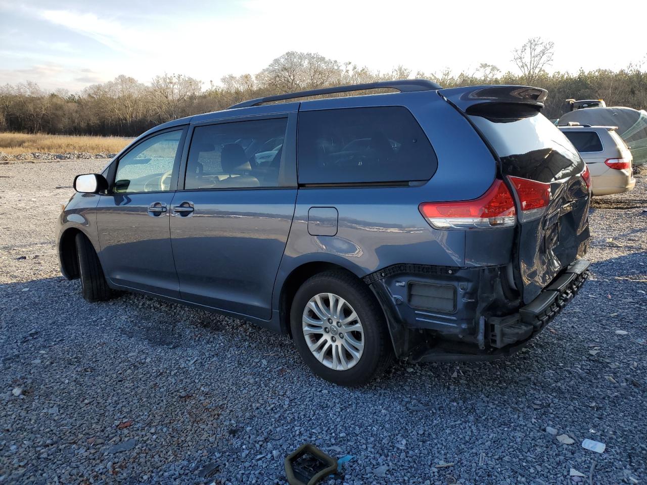 2014 Toyota Sienna - Image 2