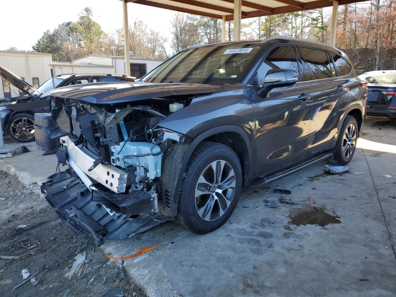 2022 Toyota Highlander - Image 1