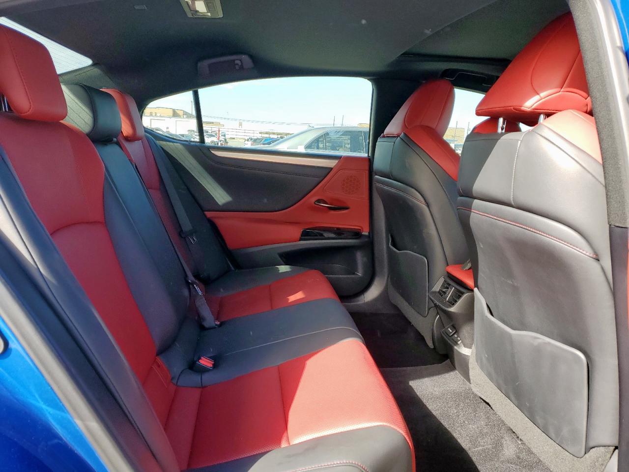 2022 Lexus ES - Image 10