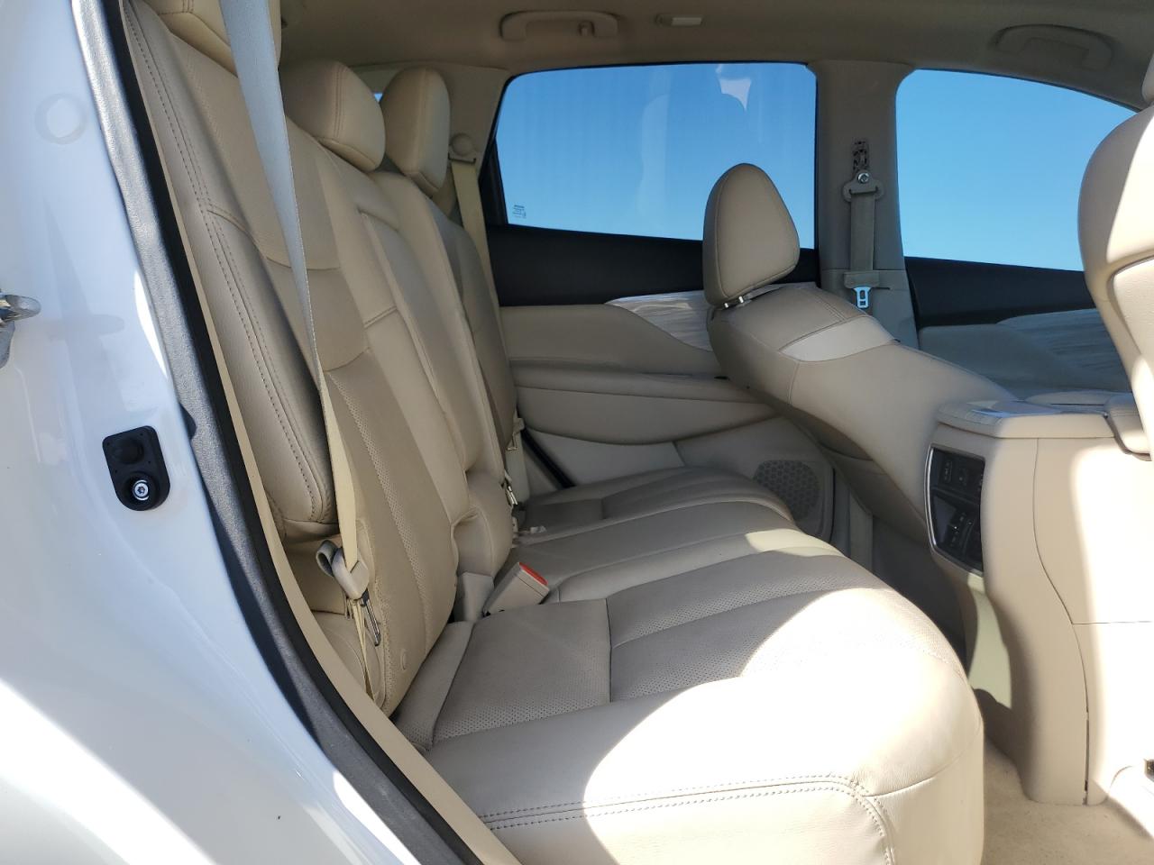 2015 Nissan Murano - Image 12
