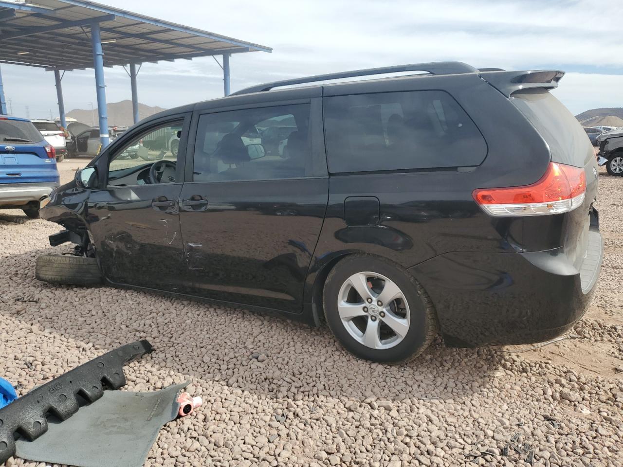 2011 Toyota Sienna - Image 2